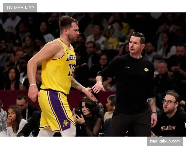 雷迪克对位优势创造:湖人试探防守与转换进攻结合 雷迪克对位优势创造:湖人试探防守与转换进攻结合